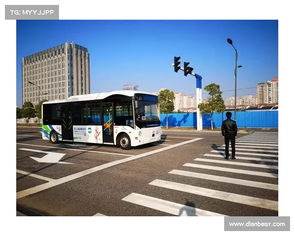 无人驾驶公交车在杭州正式上路,乘客体验新科技,传统公交司机面临挑战! 无人驾驶公交车在杭州正式上路,乘客体验新科技,传统公交司机面临挑战!