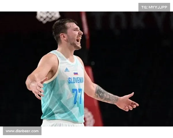 霍勒迪:我们队在防守上有多样性,能用不同方式限制东契奇表现 霍勒迪:我们队在防守上有多样性,能用不同方式限制东契奇表现